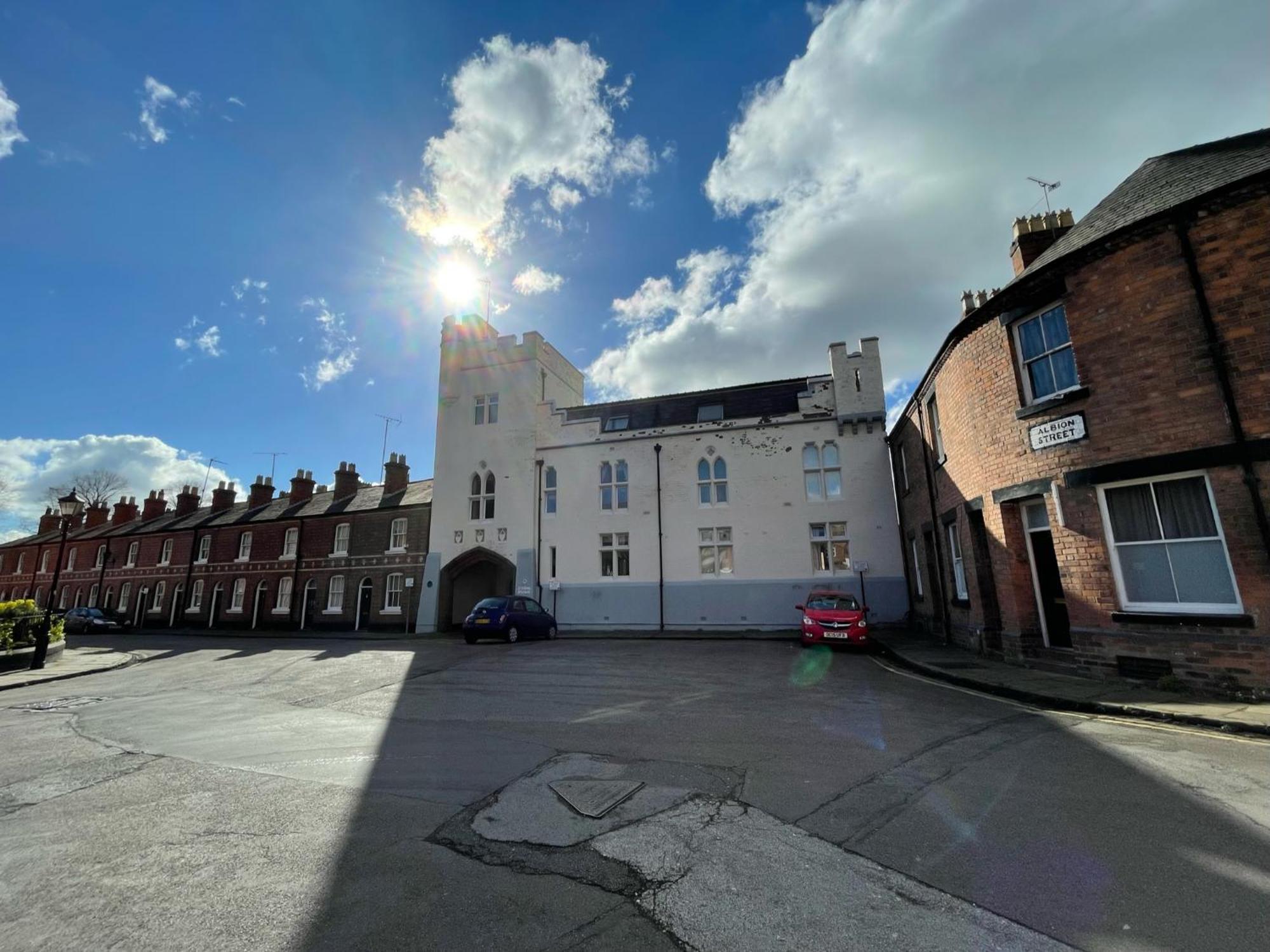 Chester Stays - Best Value Apartment With Free Parking In The Heart Of Честер Екстер'єр фото